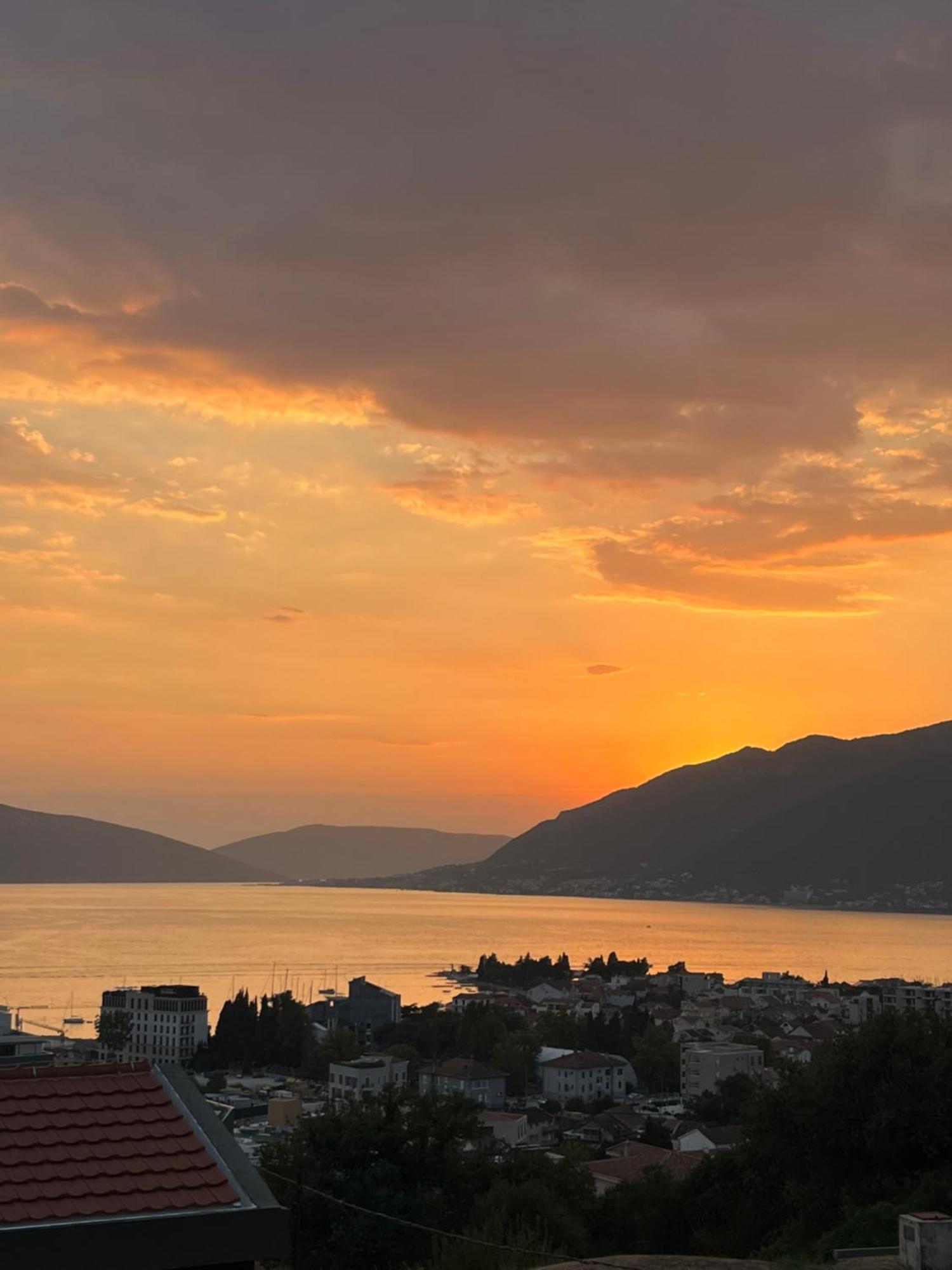 Kiss Tivat